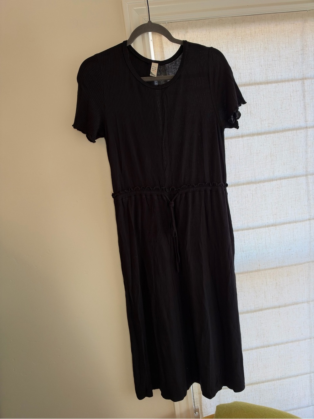 Black Short-Sleeve Midi Dress with Drawstring Waist